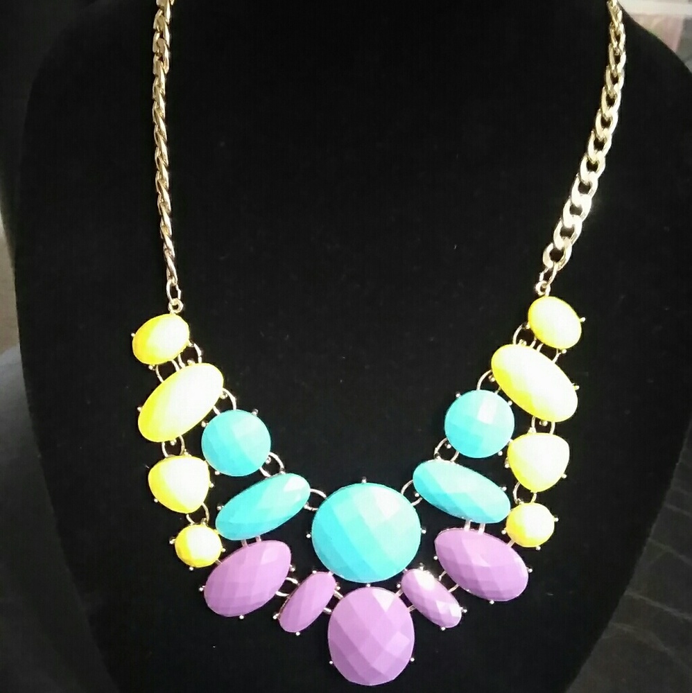 🌶Beautiful Charming Charlie Statement Necklace